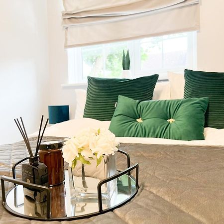 Beautiful Apartment In Beckton With Private Entrance And Garden London Exterior photo