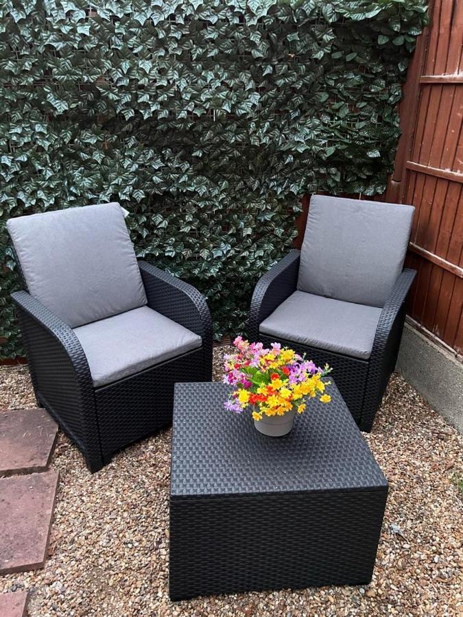 Beautiful Apartment In Beckton With Private Entrance And Garden London Exterior photo