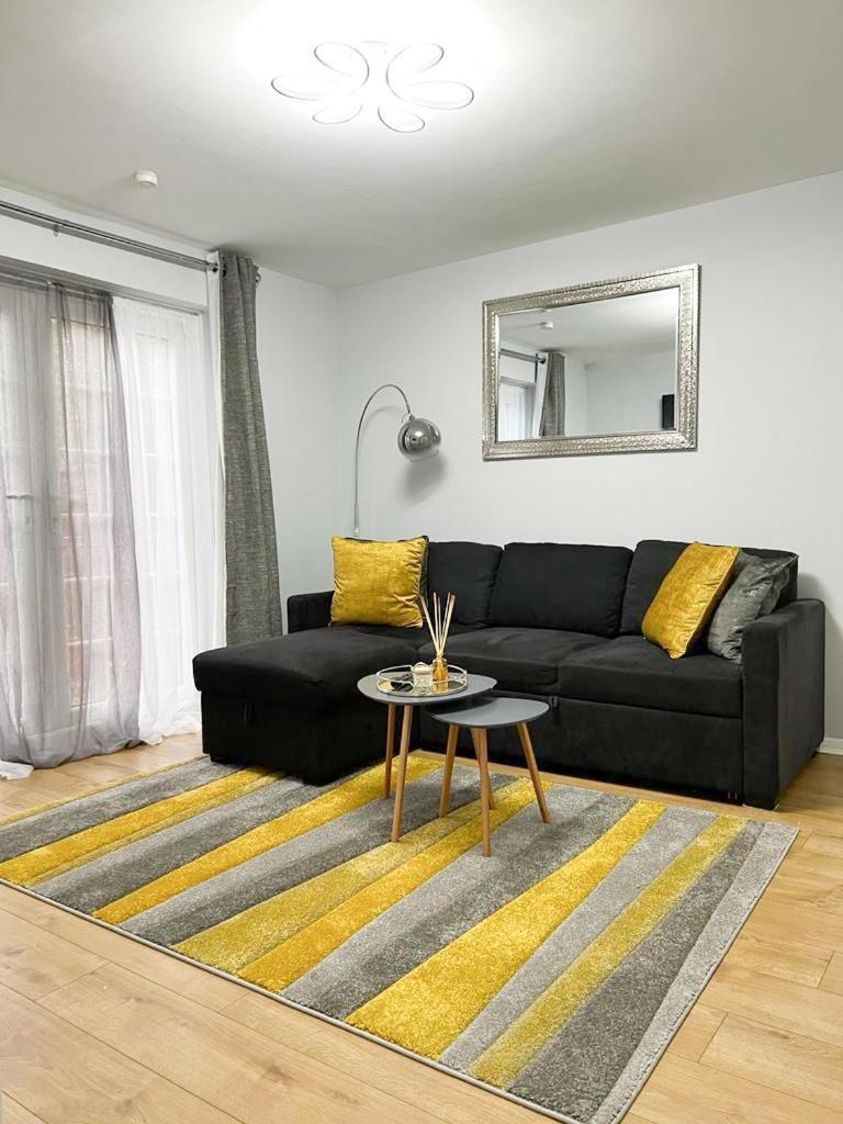 Beautiful Apartment In Beckton With Private Entrance And Garden London Exterior photo