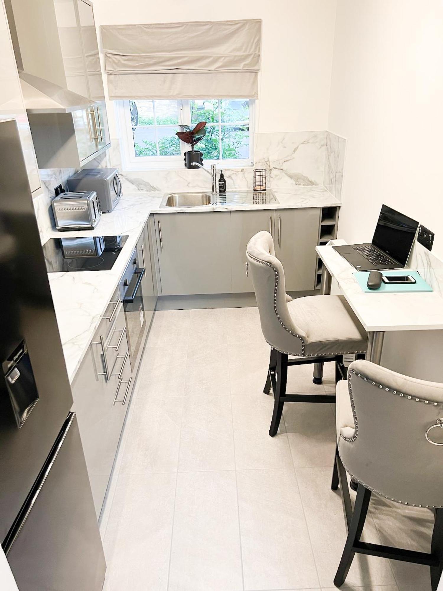 Beautiful Apartment In Beckton With Private Entrance And Garden London Exterior photo