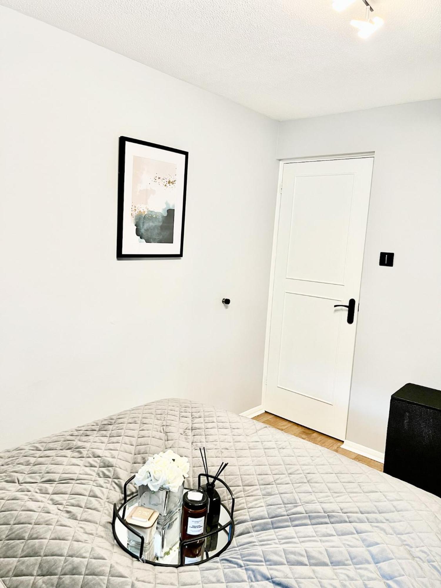 Beautiful Apartment In Beckton With Private Entrance And Garden London Exterior photo