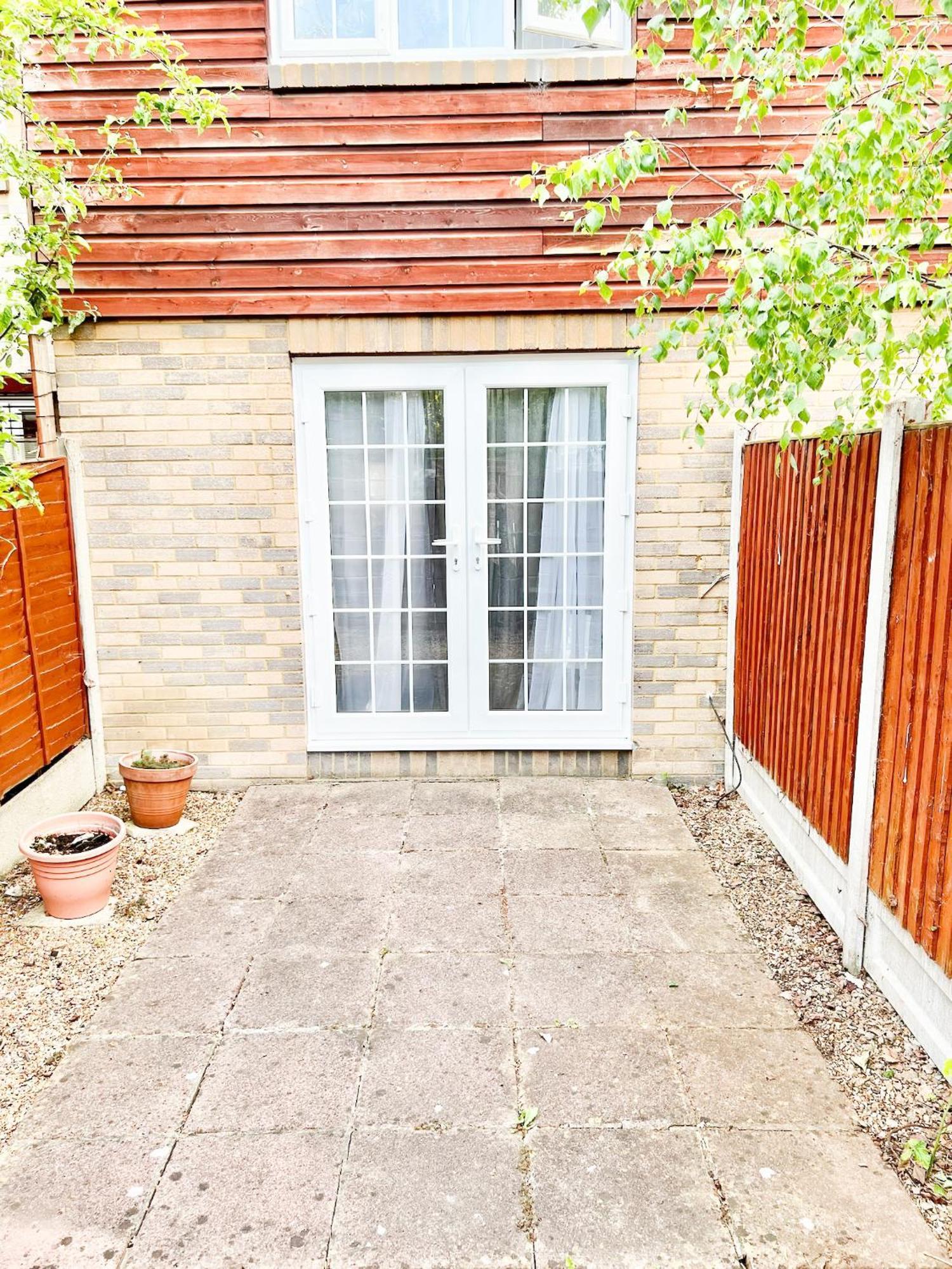 Beautiful Apartment In Beckton With Private Entrance And Garden London Exterior photo